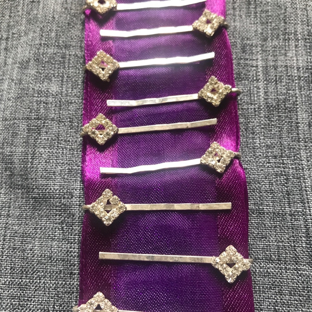 CLAIRES Diamond Rhinestone Bobbypins - Picture 4 of 7
